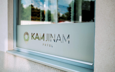 Logo restaurace KAMJINAM na Prýglu | KAMJINAM Prýgl: restaurace v Bystrci